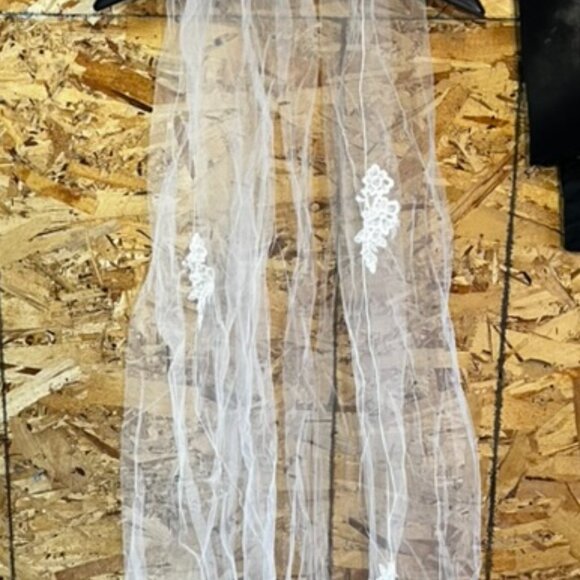 Wedding Veil - Picture 2 of 4